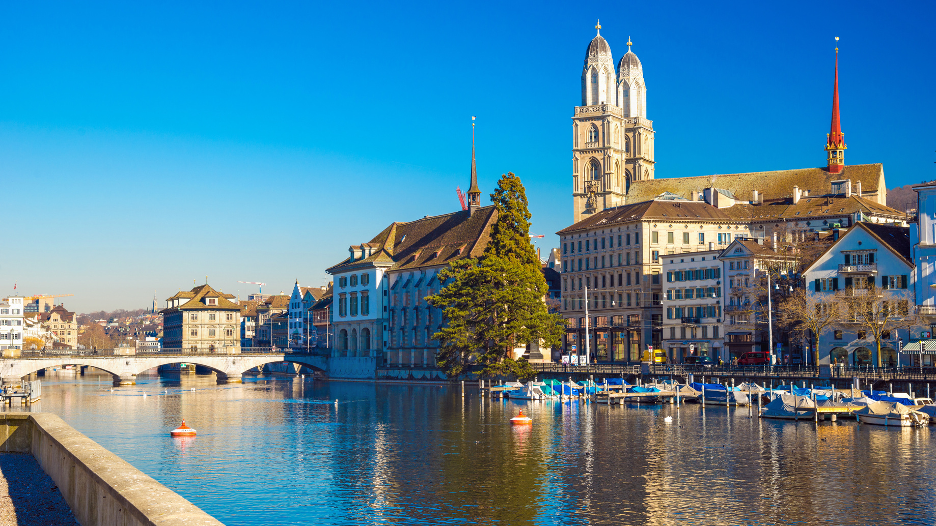 Limmat in Zürich; Detektei Zürich, Privatdetektiv Zürich, Detektiv Zürich, Wirtschaftsdetektei Zürich